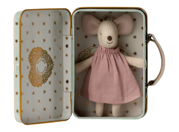 Angel-mouse-in-suitcase