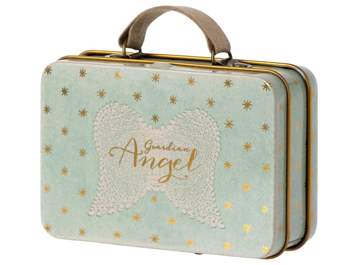 Angel-mouse-in-suitcase