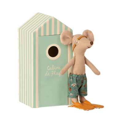 Beach-Mice-Big-Brother-in-Cabin-de-Plage