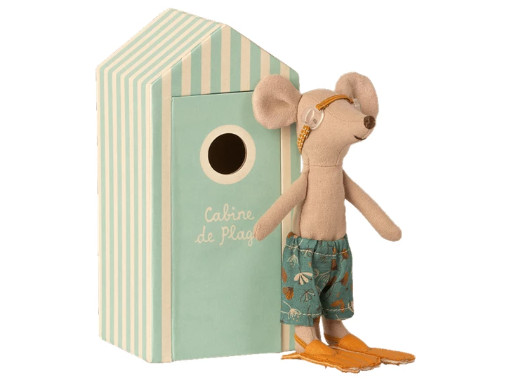 Beach-Mice-Big-Brother-in-Cabin-de-Plage