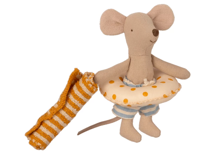 Beach-mice-Little-Brother-in-Cabin-de-Plage