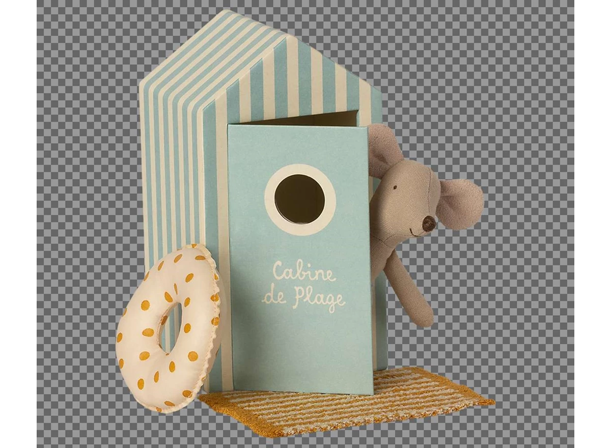 Beach-mice-Little-Brother-in-Cabin-de-Plage