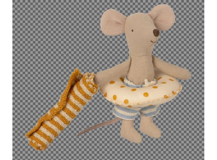 Beach-mice-Little-Brother-in-Cabin-de-Plage