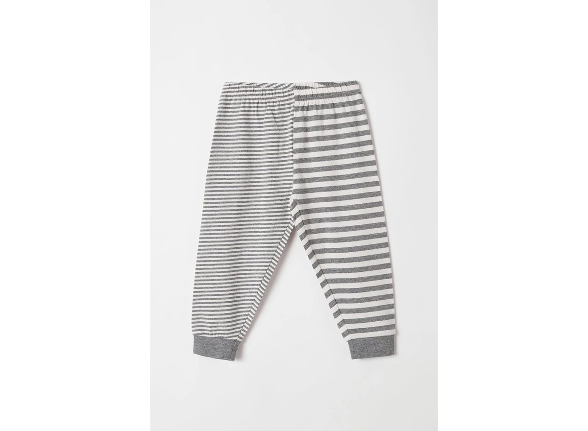 Jongens-pyjama-gebroken-wit-grijs-gestreept-1m