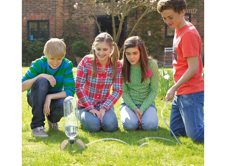 Science-in-Action-Waterraket-Shapes-And-Sizes