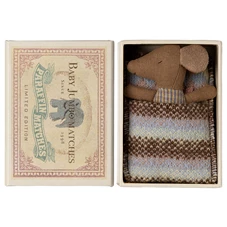 Slaperige-Wakkere-Baby-Muis-in-Luciferdoosje-Rose