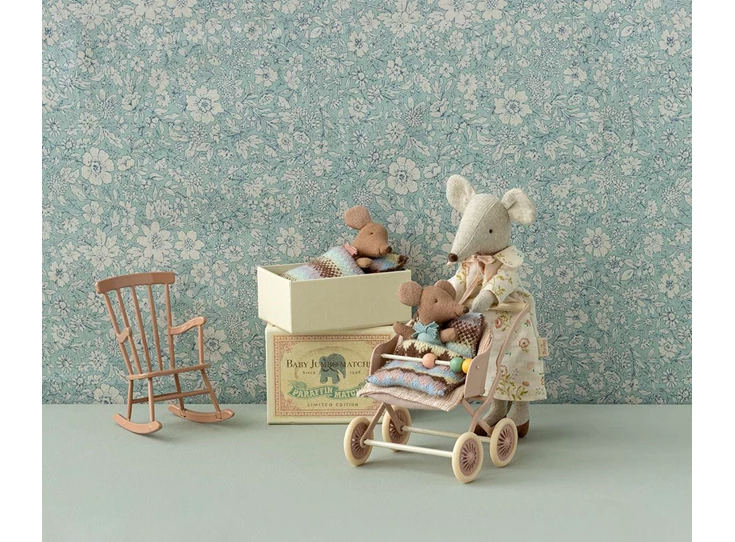 Slaperige-Wakkere-Baby-Muis-in-Matchbox-Blauw