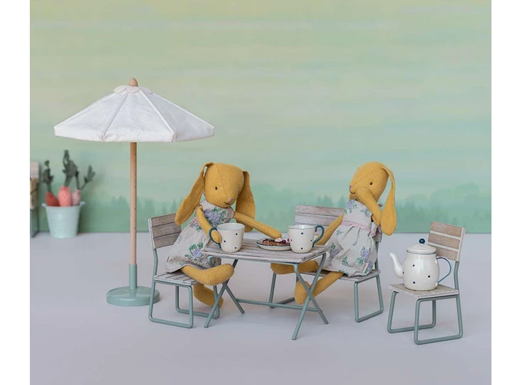 Tuinset-met-Tafel-Stoel-en-Bank-Muis