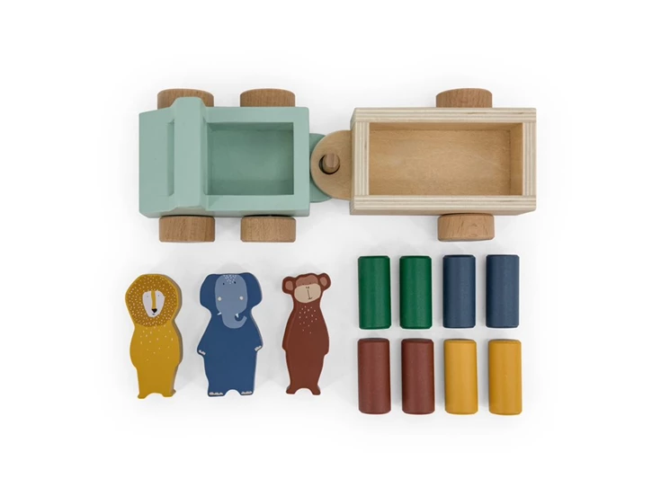 Wooden-animal-car-with-trailer