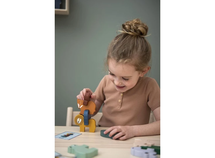 Wooden-animal-stacking-game