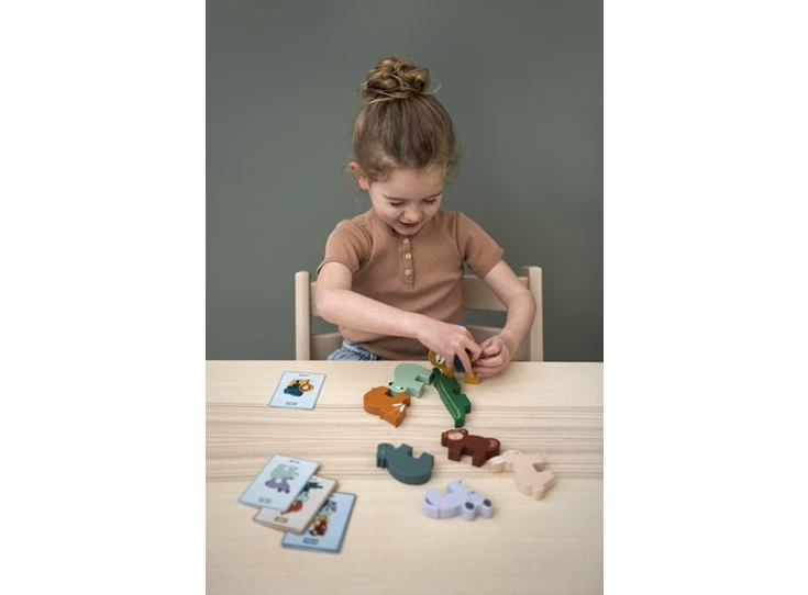 Wooden-animal-stacking-game