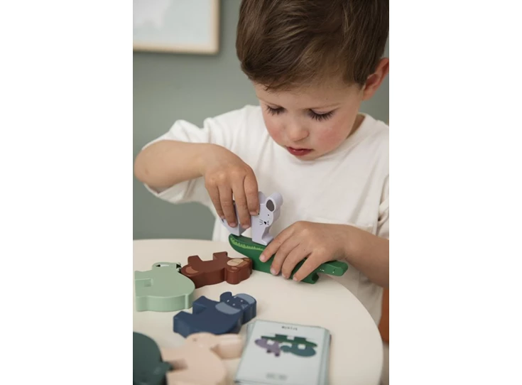 Wooden-animal-stacking-game