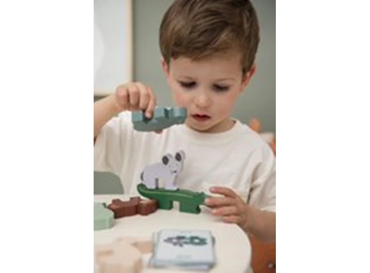 Wooden-animal-stacking-game