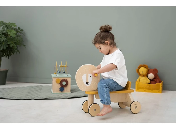 Wooden-bicycle-4-wheels-Mr-Lion