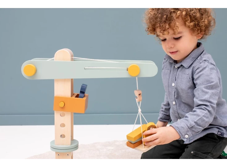 Wooden-construction-crane