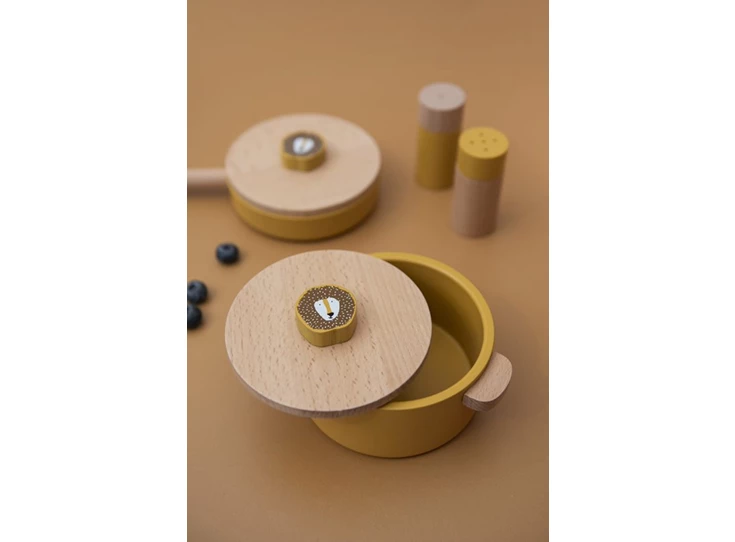 Wooden-cooking-set-Mr-Lion