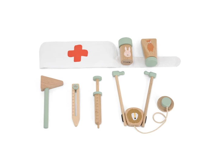 Wooden-doctor-set
