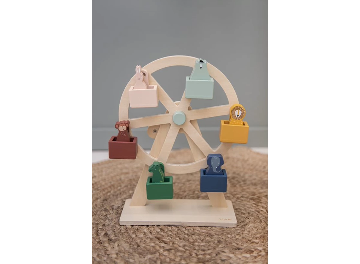 Wooden-ferris-wheel