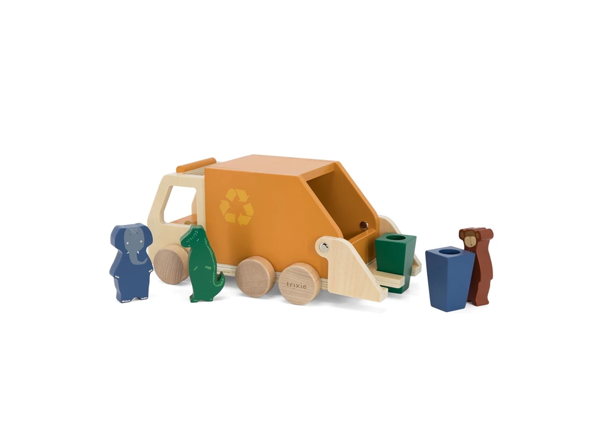 Wooden-garbage-truck