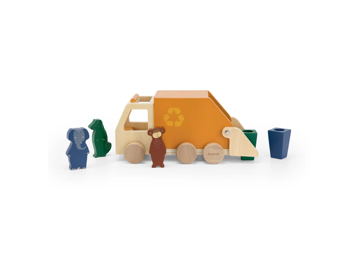 Wooden-garbage-truck