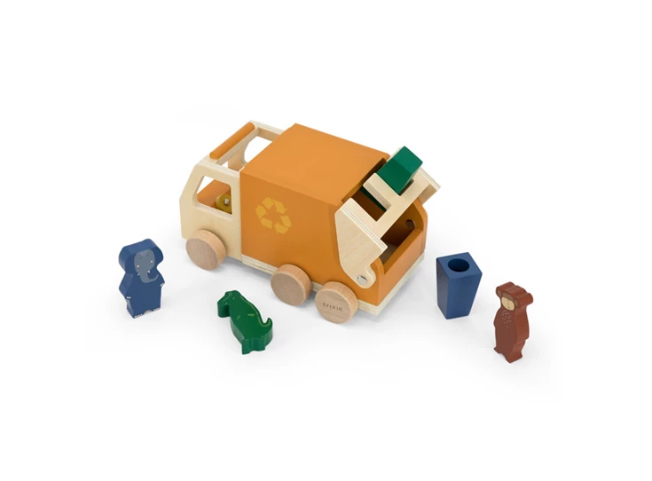 Wooden-garbage-truck