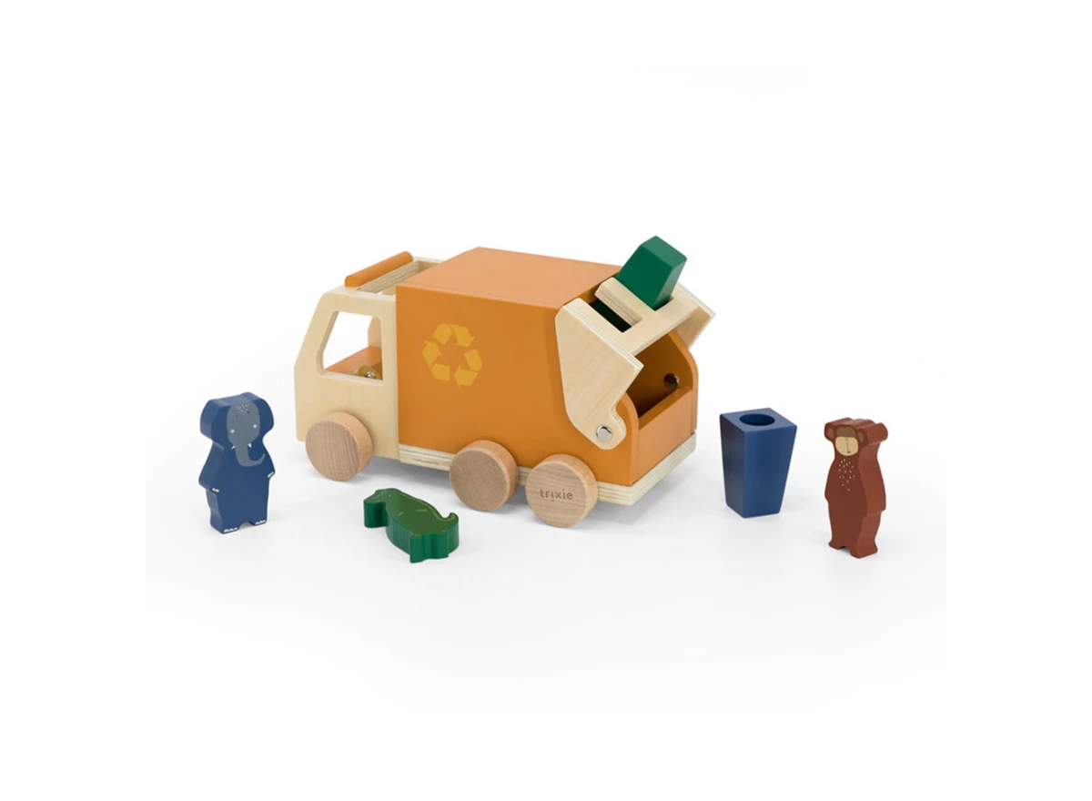 Wooden-garbage-truck