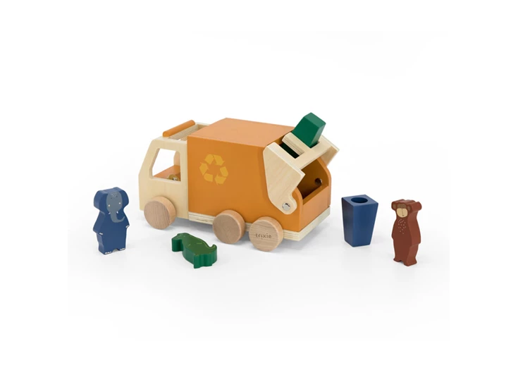Wooden-garbage-truck