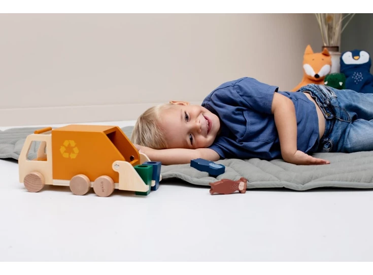 Wooden-garbage-truck