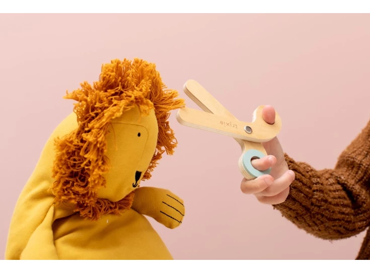 Wooden-hairdresser-set