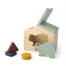 Wooden-house-Mr-Polar-Bear