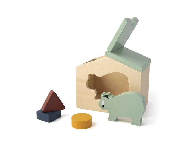 Wooden-house-Mr-Polar-Bear