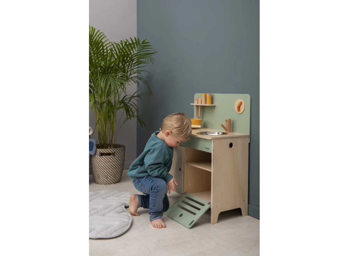 Wooden-kitchen