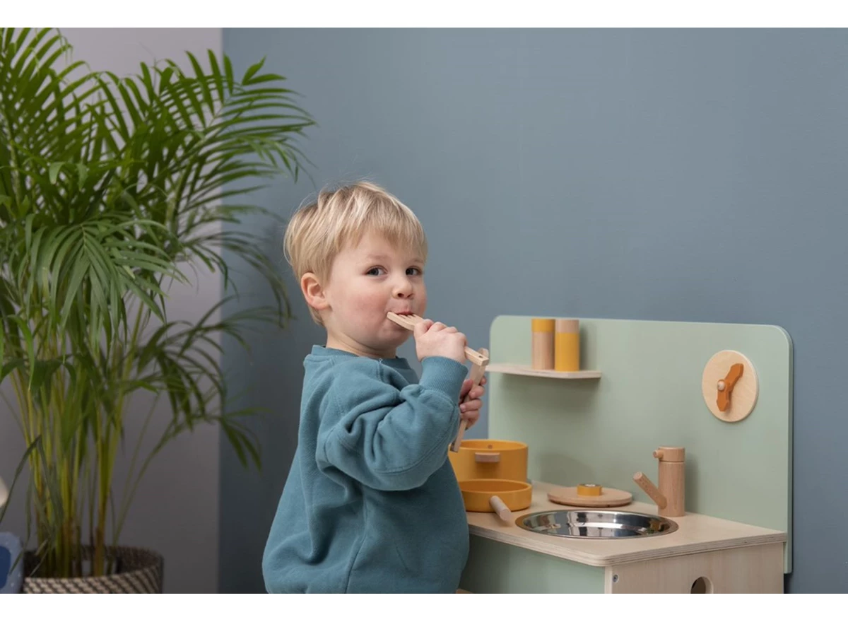 Wooden-kitchen