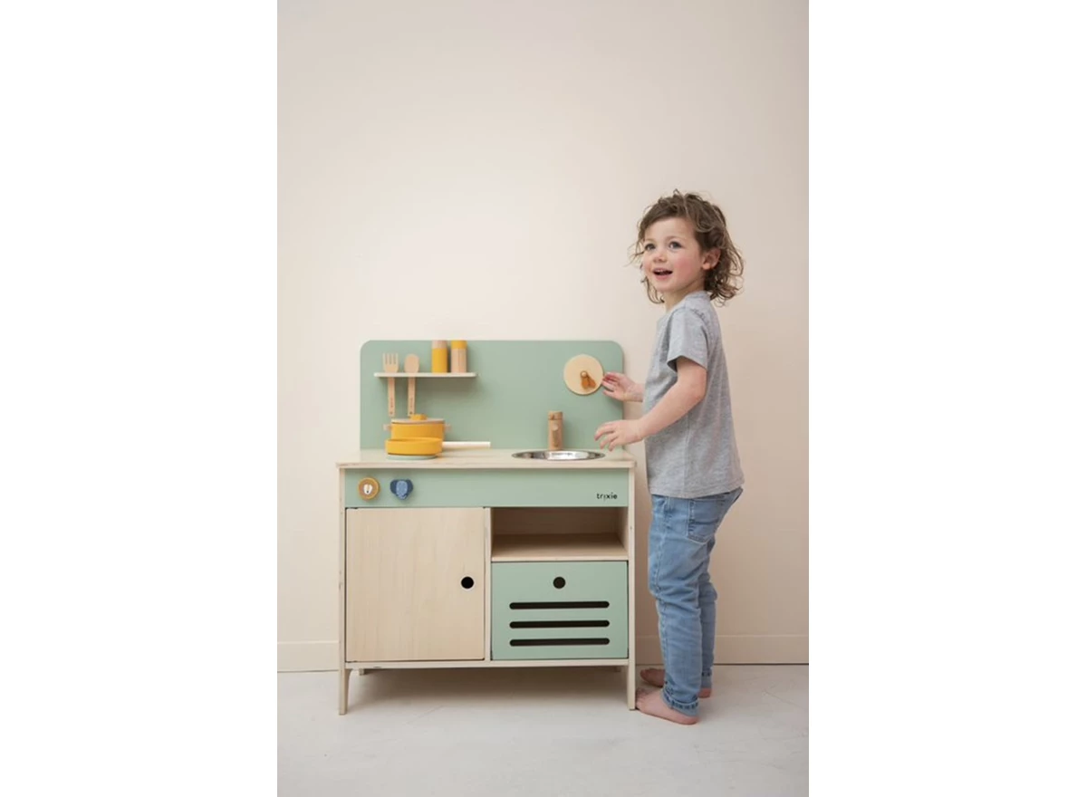 Wooden-kitchen