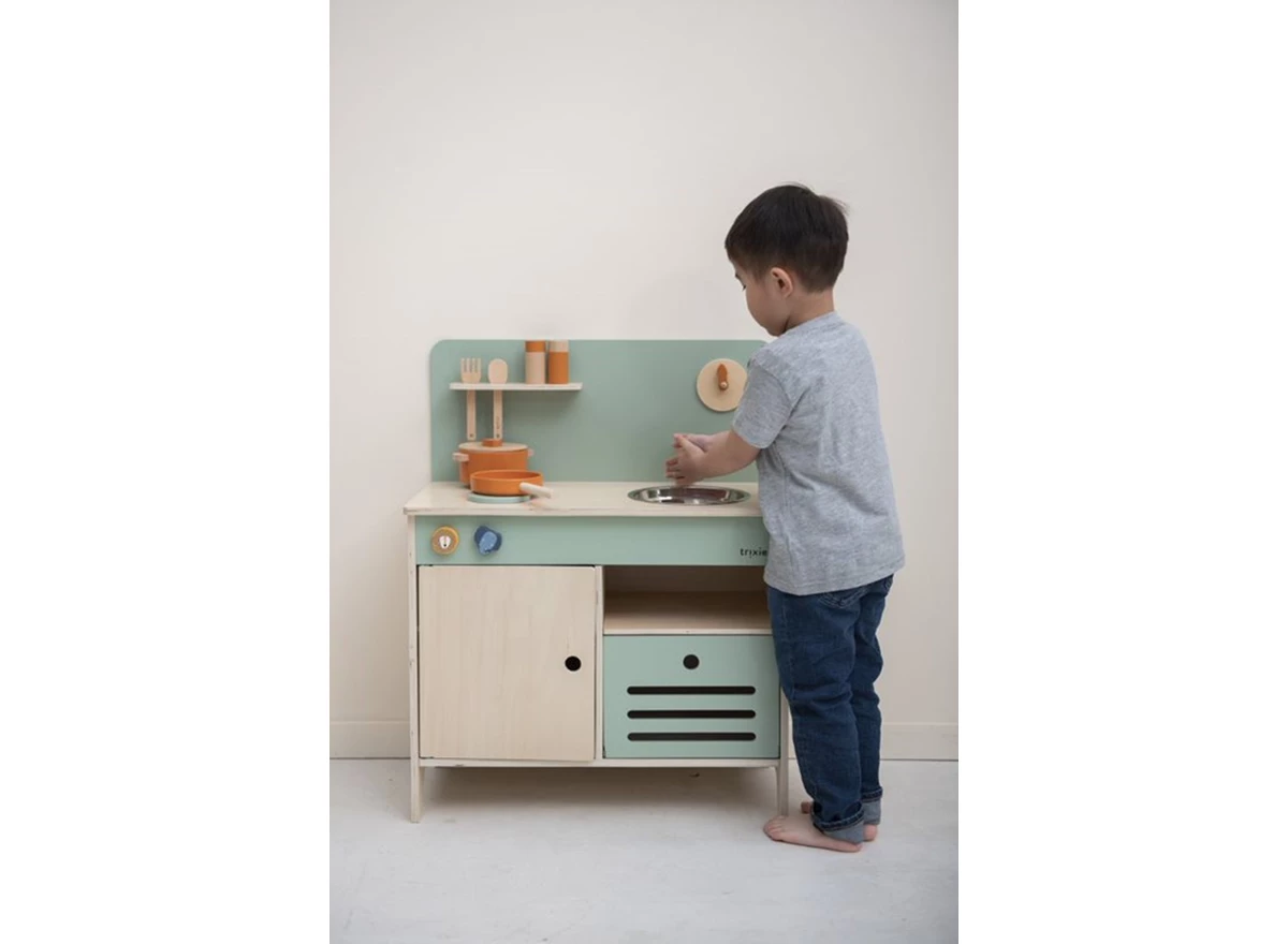 Wooden-kitchen