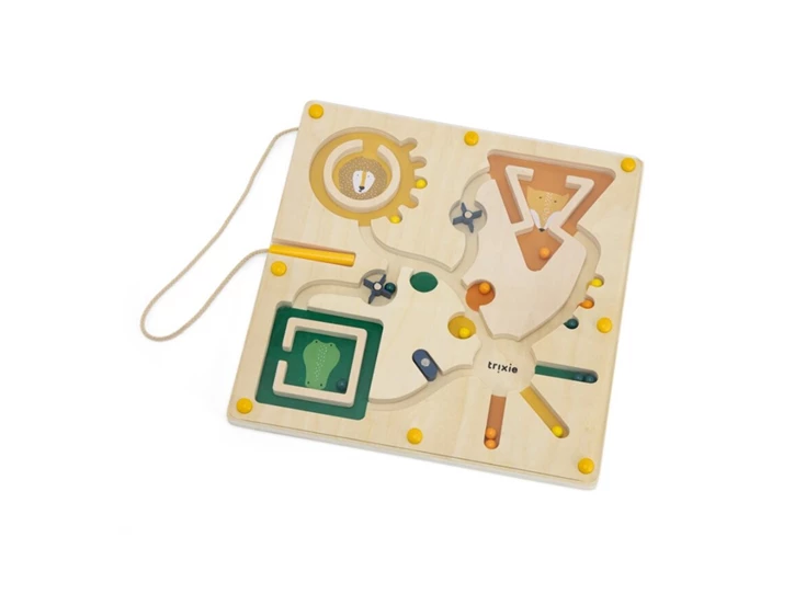 Wooden-magnetic-maze