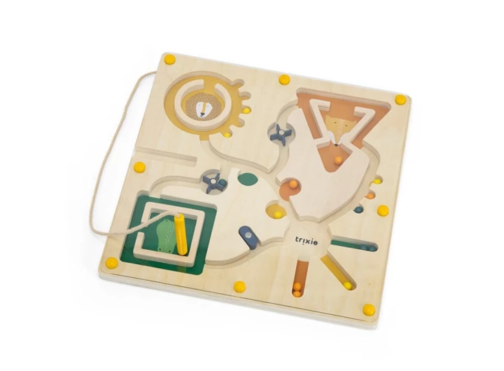 Wooden-magnetic-maze