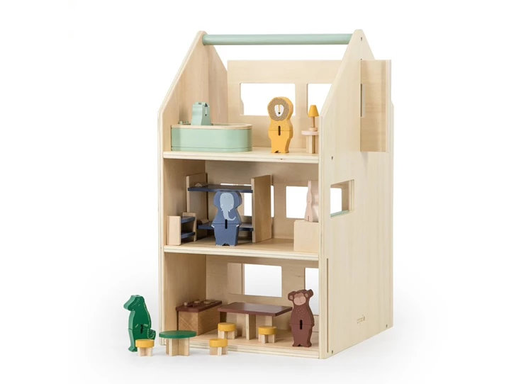 Wooden-play-house-with-accessories