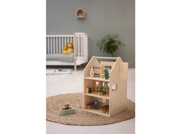 Wooden-play-house-with-accessories