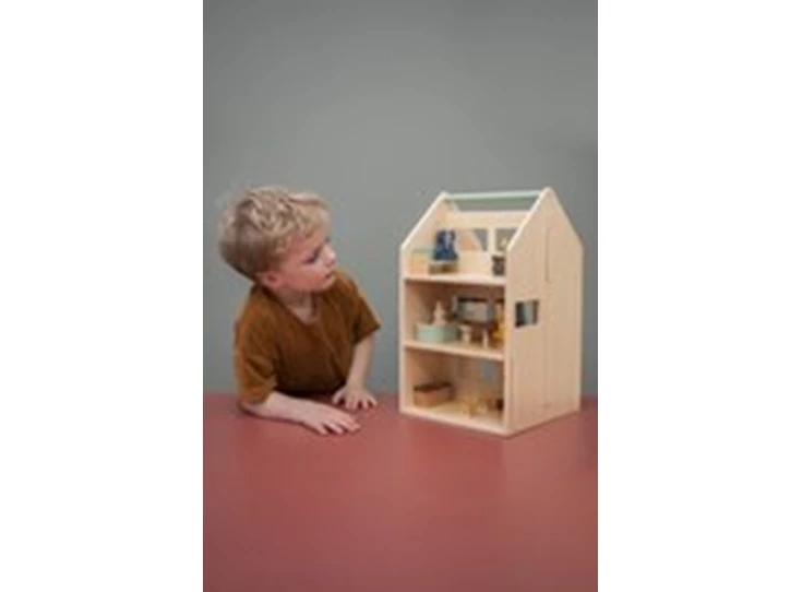 Wooden-play-house-with-accessories