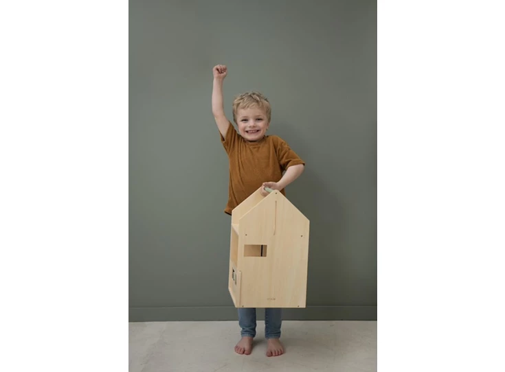 Wooden-play-house-with-accessories