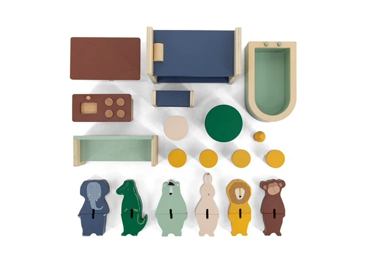 Wooden-play-house-with-accessories