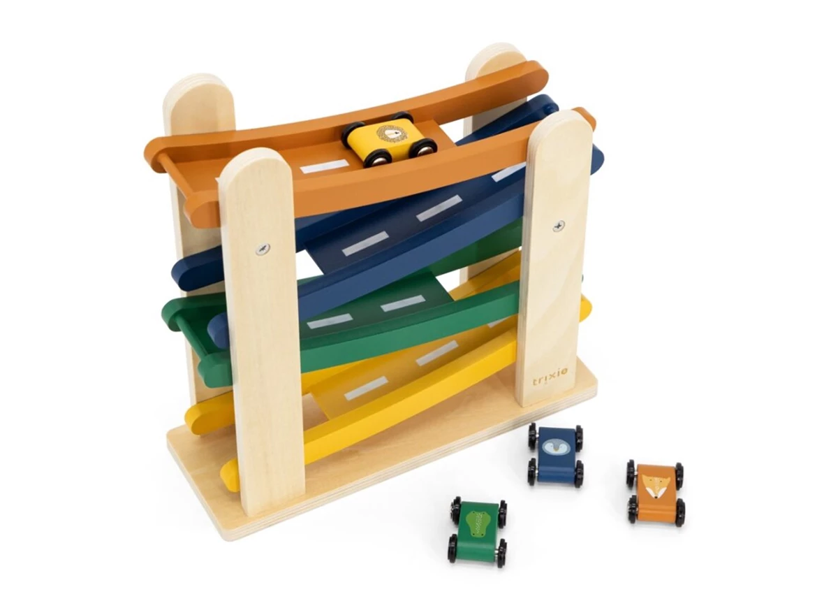 Wooden-ramp-racer-with-4-cars