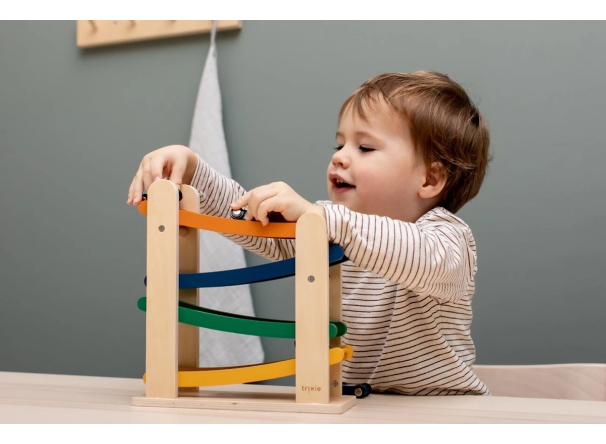 Wooden-ramp-racer-with-4-cars