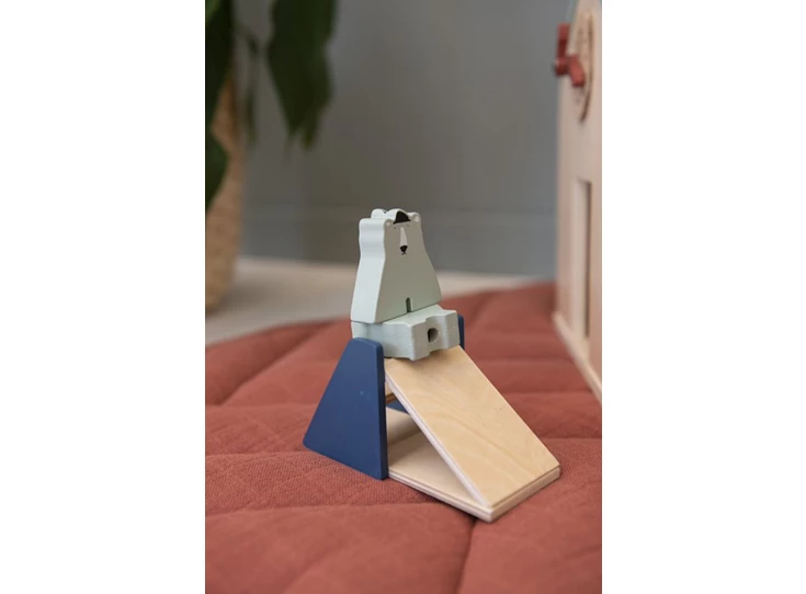 Wooden-school-with-accessories