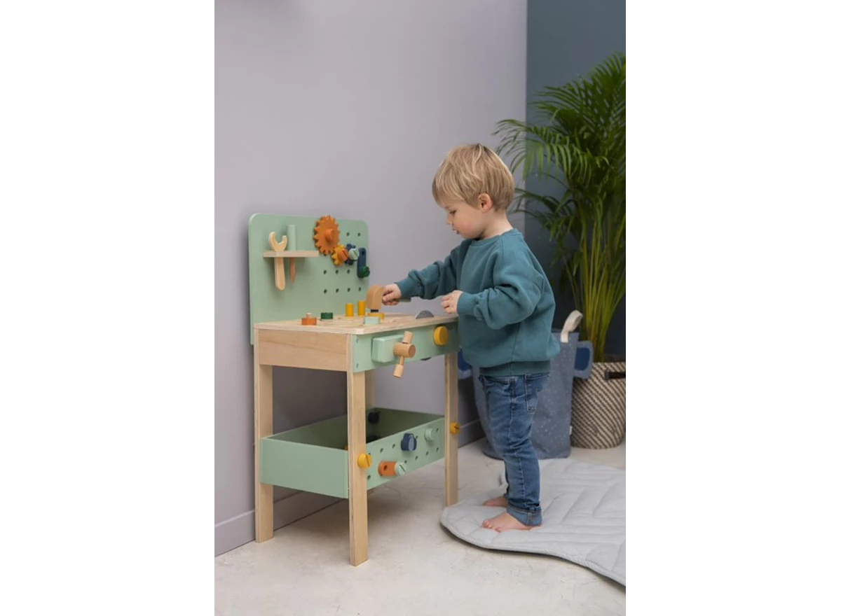 Wooden-work-bench