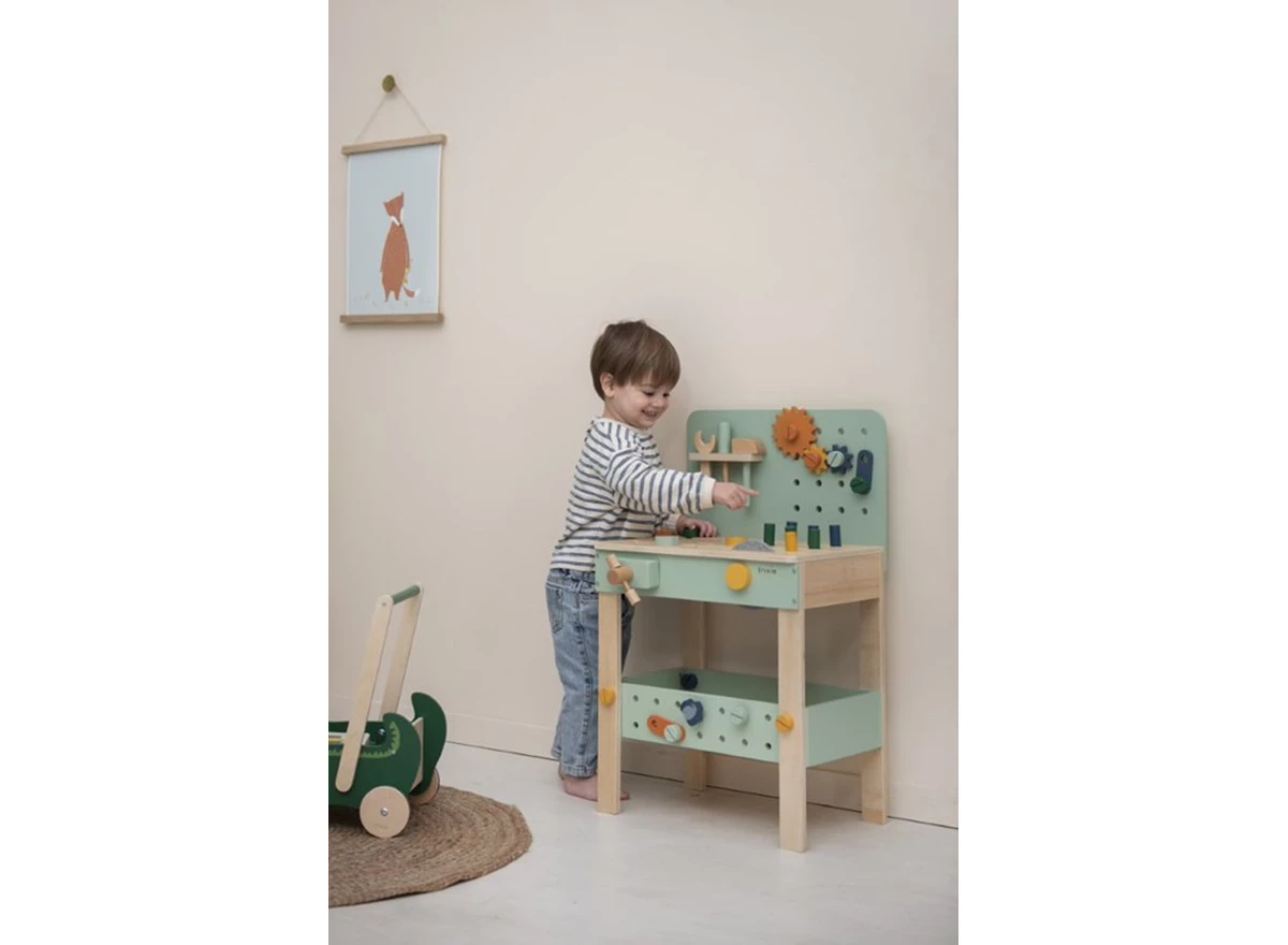 Wooden-work-bench